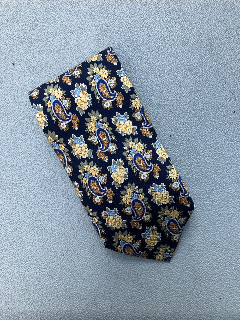Nina Ricci tie
